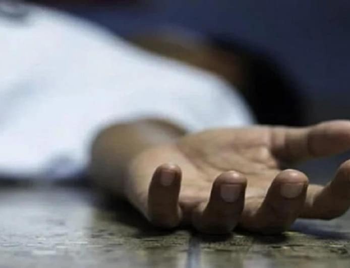 मेडिकल छात्रा की मौत पर सस्पेंस, कमरे से मिली एसिड की बोतल