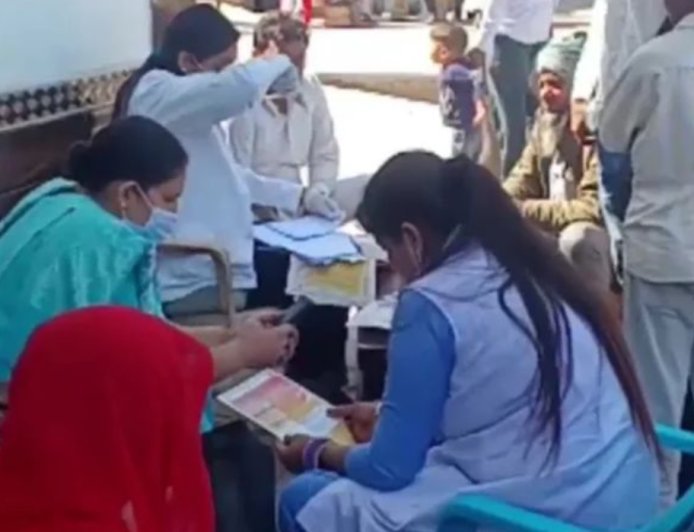 15 दिन में 12 मौतें, गांव में फैली दहशत—स्वास्थ्य विभाग की चार टीमें तैनात