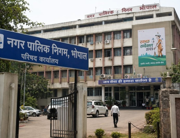 भोपाल में 7512 प्रतिष्ठानों पर नोटिस, 750 की समयसीमा खत्म फिर भी सीलिंग नहीं; 15 सितंबर को सुप्रीम कोर्ट में जवाब